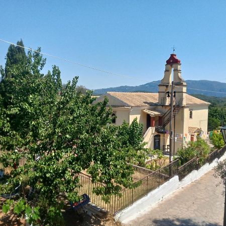 Village House Ágios Matthaíos エクステリア 写真