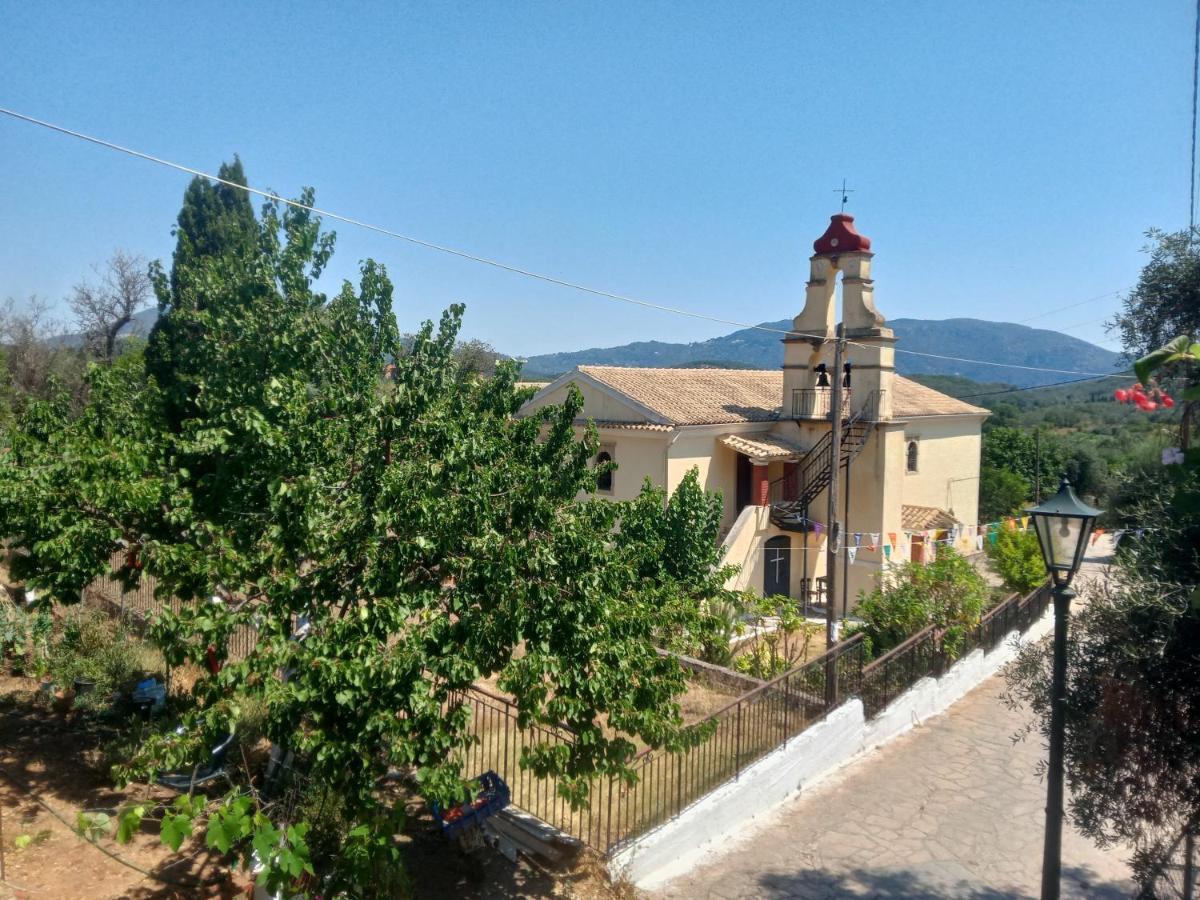 Village House Ágios Matthaíos エクステリア 写真