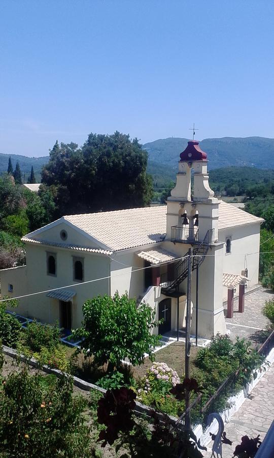 Village House Ágios Matthaíos エクステリア 写真